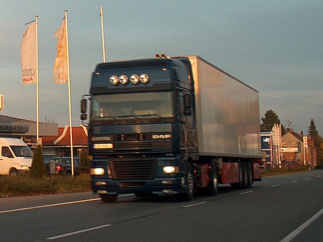DAF-95-XF-weiss-blau.jpg - DAF 95 XF