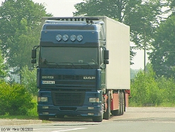 DAF-95-XF-blau-rot-weiss