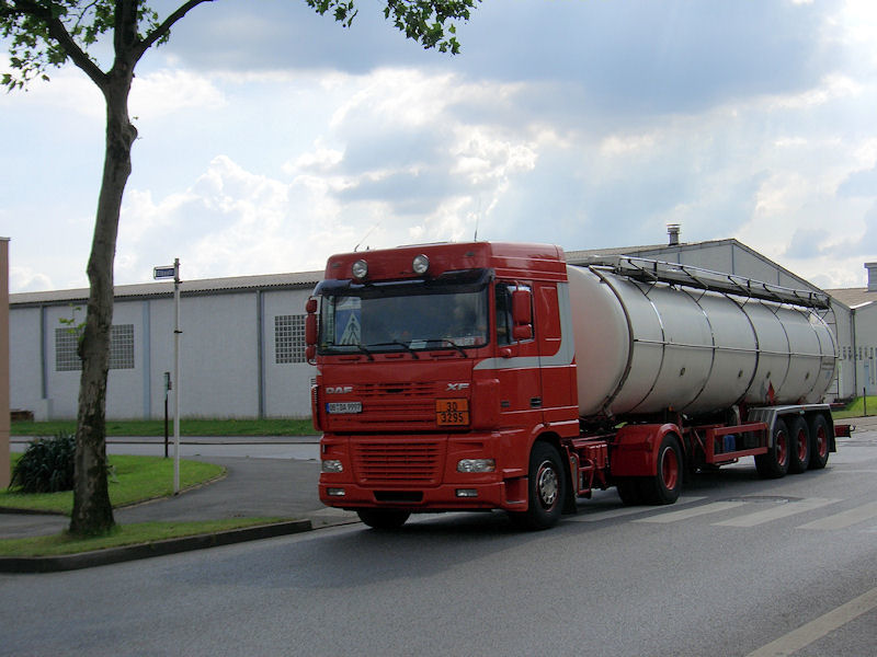DAF-XF-rot-Szy-150708-01.jpg - DAF XFTrucker Jack