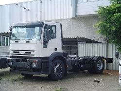 Iveco-EuroTech-190E26-weiss-deKoning-300304-1