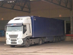 Iveco-Stralis-AS-440S48-blau-weiss-Szy-140304-1