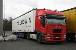 Iveco-Stralis-AS-440-S-48-rot-Bornscheuer-150910-02