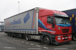 Iveco-Stralis-AS-440-S-50-Martinelli-Holz-100810-01