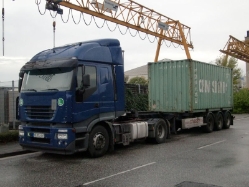 Iveco-Stralis-AS-blau-DS-060110-01