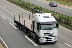 Iveco-Stralis-AS-weiss-Bornscheuer-150910-01