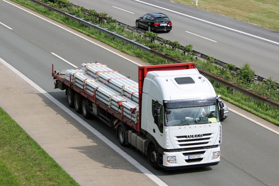 Iveco-Stralis-AS-II-weiss-Bornscheuer-150910-01.jpg - Iveco Stralis AS René Bornscheuer