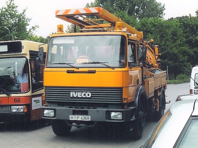 Iveco-T-orange-Weddy-121004-1.jpg - Iveco Clemens Weddy
