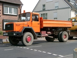 Iveco-232-D-16-orange-Schimana-190704-1