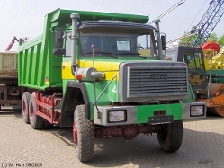 Iveco-330-30-gruen-rot