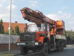 Iveco-T-Hauber-Kran-rot-orange