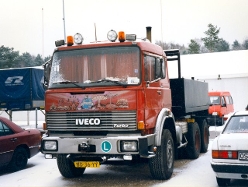 Iveco-T-rot-(Scholz)
