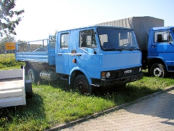 Iveco-Zeta-79-10-blau-Weddy-141207-01