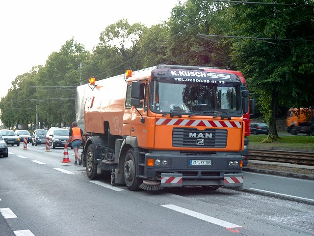 MAN-F2000-Evo-19314-Kehrmaschine-Kusch-(Scholz).jpg - MAN F2000 Evo 19.314Timo Scholz