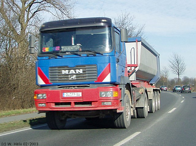 MAN-F2000-Evo-KISZ-blau-rot.jpg - MAN F2000 Evo