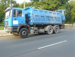 MAN-F2000-Evo-blau-Werblow-090905-01