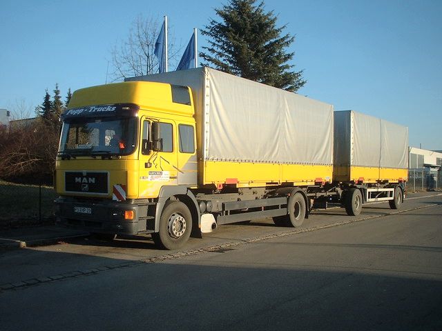 MAN-F2000-Fahrschule-gelb-RSchoener-260105-01.jpg - MAN F2000 R. Schöner