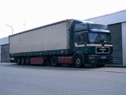 MAN-F2000-gruen-grau-Szy-090504-1