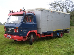 MAN-VW-8136-blau-Behn-160807-01