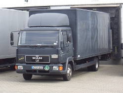 MAN-L2000-8224-schwarzgrau-DS-141008-01