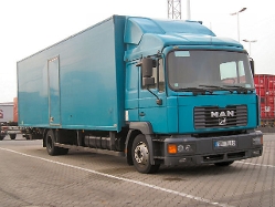 MAN-ME-blau-Hensing-050606-01