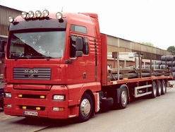 MAN-TGA-XXL-SZ-rot-(Szy)