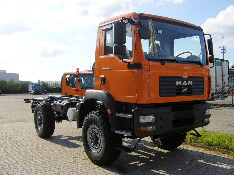 MAN-TGM-18240-4x4-orange-Voss-070907-01.jpg - MAN TGM 18.240Dominik Voß