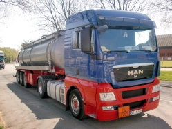 MAN-TGX-18440-blau-rot-DS-270610-02
