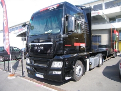 MAN-TGX-schwarz-Rischette-221209-01