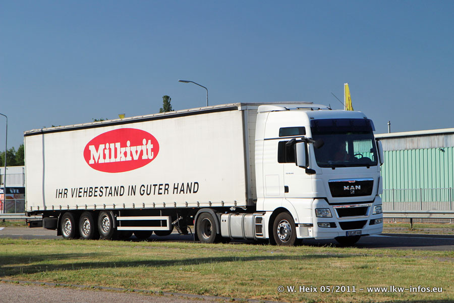 MAN-TGX-18440-Milkivit-130511-01.jpg - MAN TGX 18.440