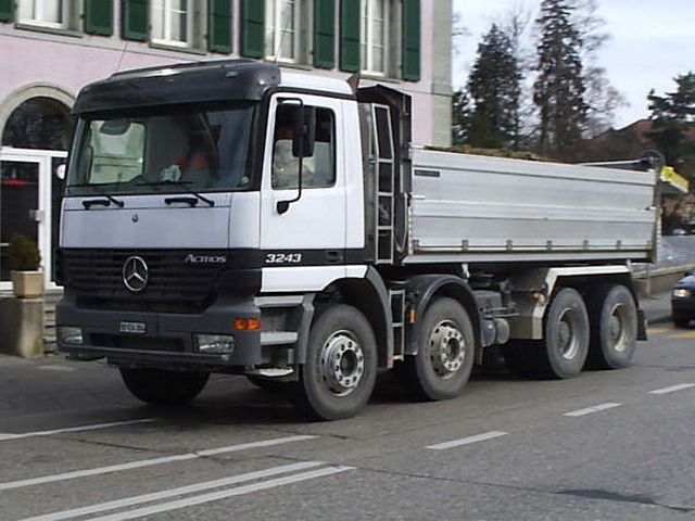 MB-Actros-3243-Junco-311205-02.jpg - Mercedes-Benz Actros 3243Hugo Junco