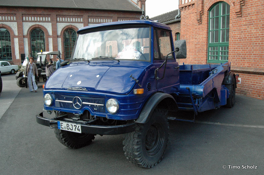 MB-Unimog-blau-Scholz-140112-02.jpg