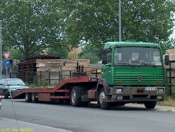 Renault-G260-Tieflader-gruen