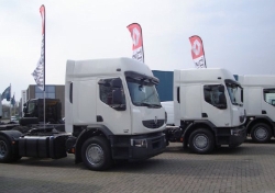 Renault-Premium-Distribution-320-weiss-ADijkers-010111-01