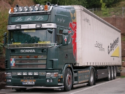 Scania-164-L-580-gruen-Holz-040209-01