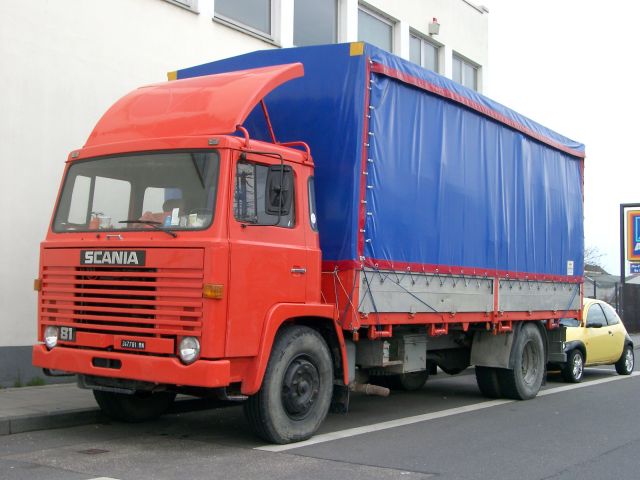 Scania-81-rot-blau-Schimana-200505-02.jpg - Scania L 81Piet Schimana