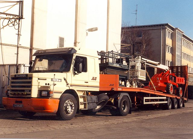 Scania-113-M-320-rot-Hensing-101205-01.jpg - Scania 113 M 320Jens Hensing