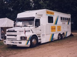 Scania-113-H-weiss-Holz-260304-1