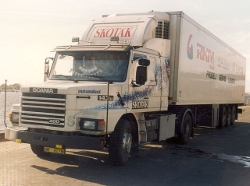 Scania-143-H-400-weiss-Hensing-101205-02