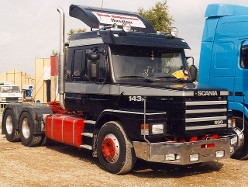 Scania-143-H-500-schwarz-Hensing-101205-01