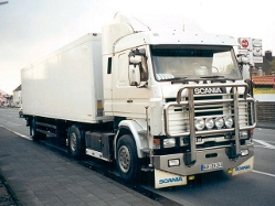 Scania-113-M-420-weiss-(Szymiczek)
