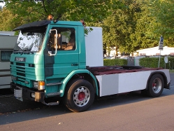 Scania-93-M-250-gruen-Voss-171206-01