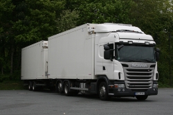 Scania-G-II-400-weiss-Bornscheuer-280910-01