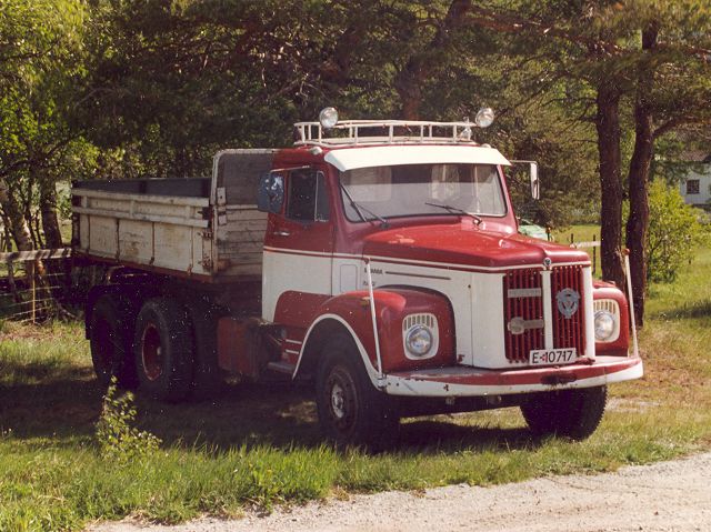 Scania-rot-weiss-Thiele-050305-01.jpg - Scania LJörg Thiele