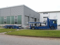 Scania-P-420-Autotransporter-blau-Bach-040705-03