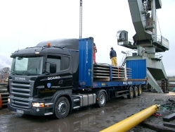 Scania-R-380-schwarz-Schimana-220105-04