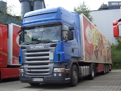 Scania-R-500-blau-DS-141008-01