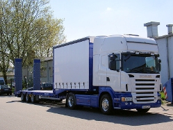 Scania-R-500-blau-weiss-Szy-150708-01