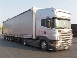 Scania-R-580-silber-Holz-051005-01
