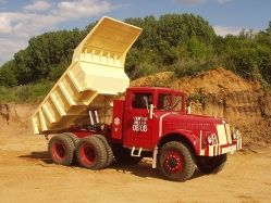 Tatra-T-147-rot-Hlavac-300505-02