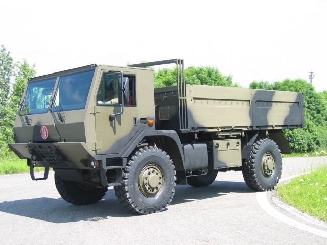 Tatra-T-817-Hlavac-220605-02.jpg - Tatra T 817